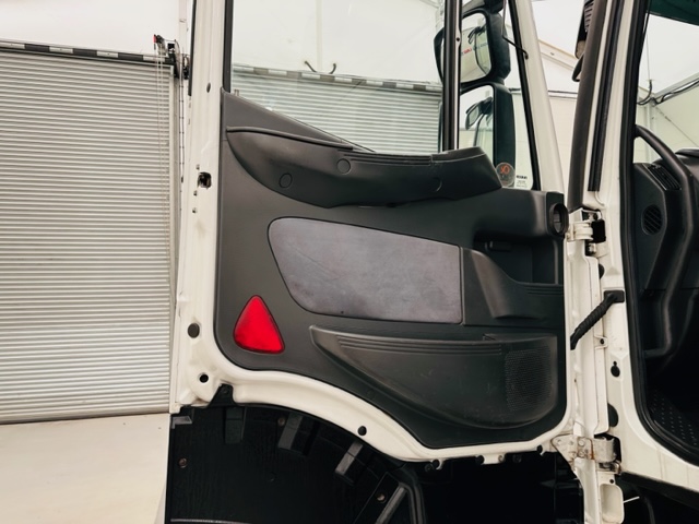 Iveco Stralis 450 4×2 Tractor Unit