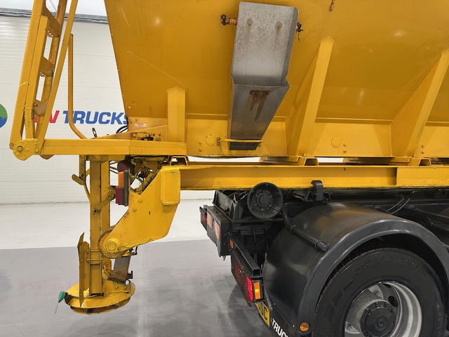 Mercedes Axor 2628 6×4 Day Cab Hookloader Gritter