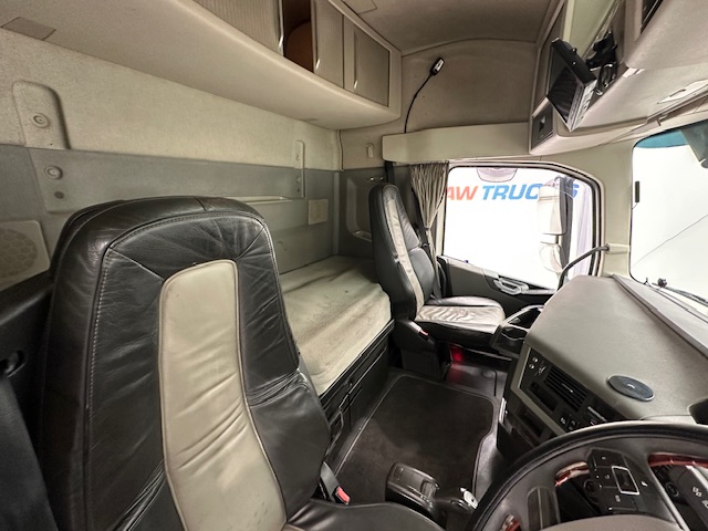 Volvo FH 460 6×2 Midlift Tractor Unit