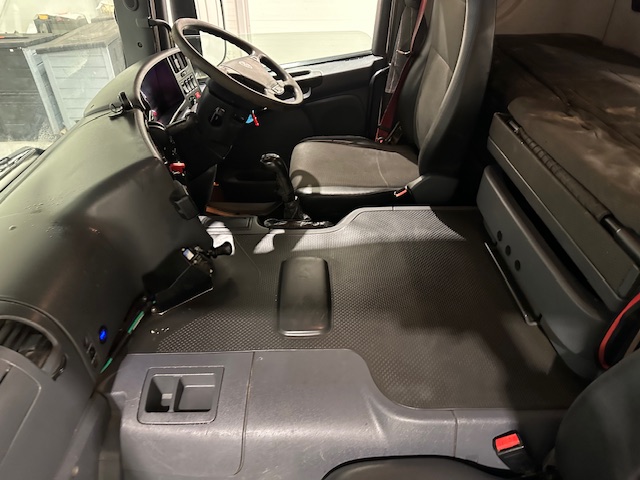 Scania P400 8×4 Sleeper Cab Tipper Manual