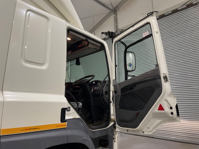 DAF CF 250 4×2 Sleeper Cab Curtainsider