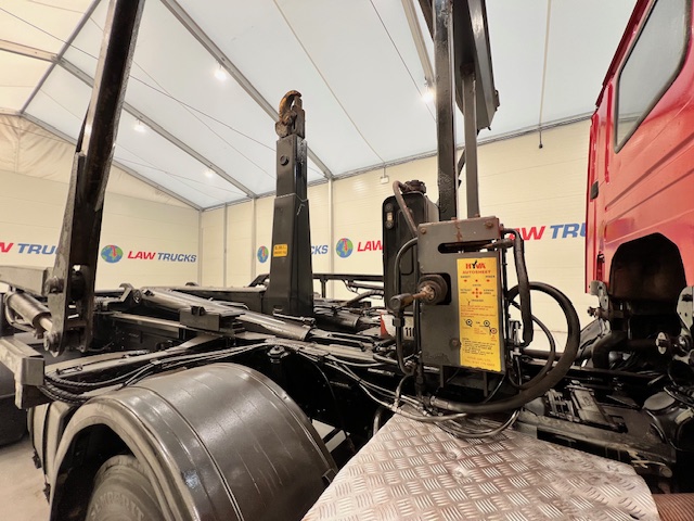 Scania P380 8×4 Day Cab Hookloader Manual