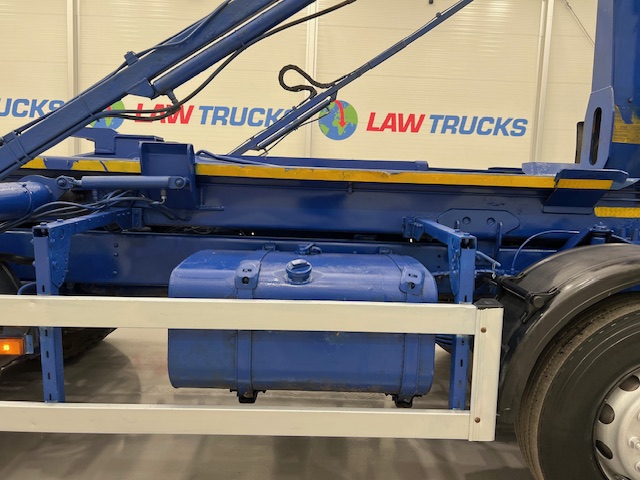 Scania P360 8×4 Day Cab Hookloader Manual