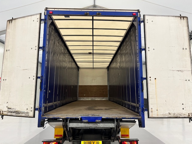 Mercedes Actros 1824 Sleeper Cab Curtainsider