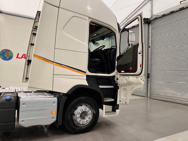 Volvo FH 500 6×2 Midlift Tractor Unit