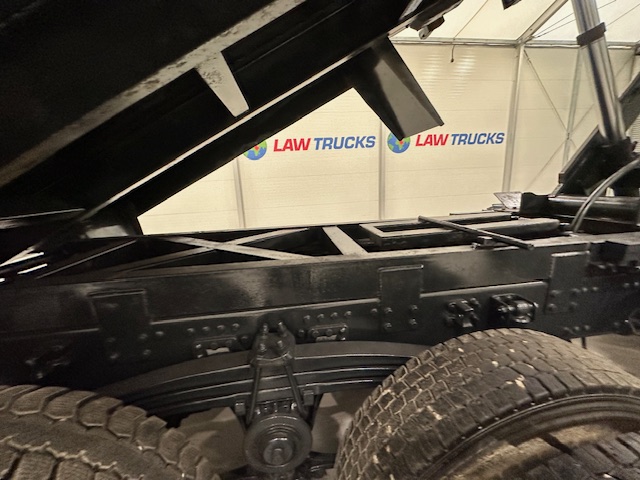 Volvo FM 370 8×4 Steel Tipper Grab