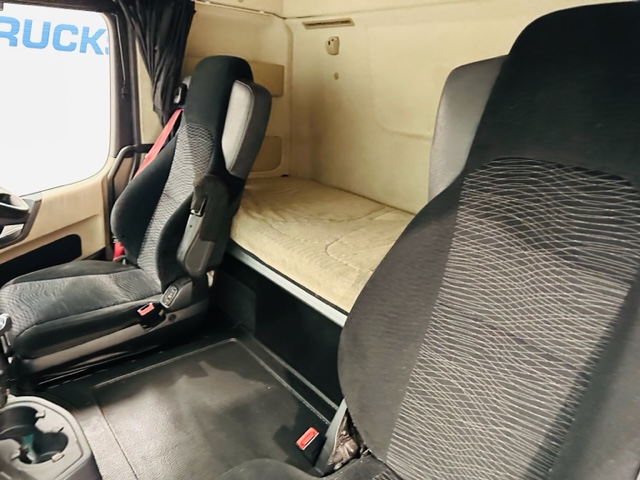 Mercedes Actros 2543 6×2 Midlift Tractor Unit
