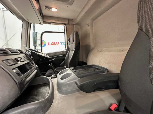 DAF  CF 290 6×2 Rear Steer Fridge Box