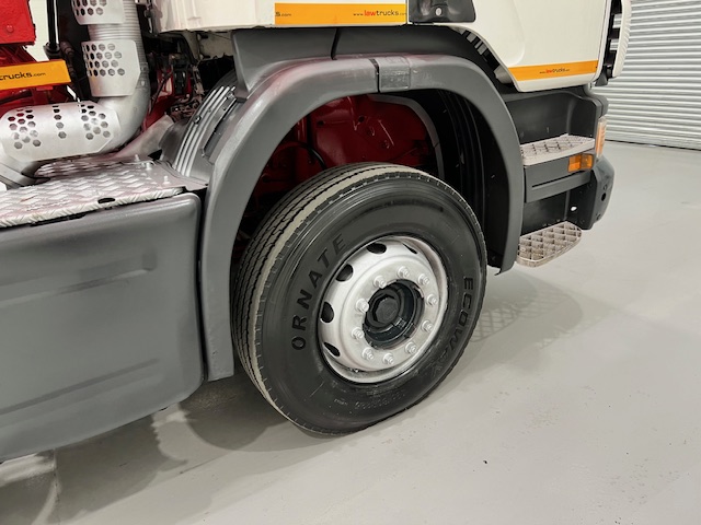 Scania P370 8×4 Rest Cab Hookloader Manual