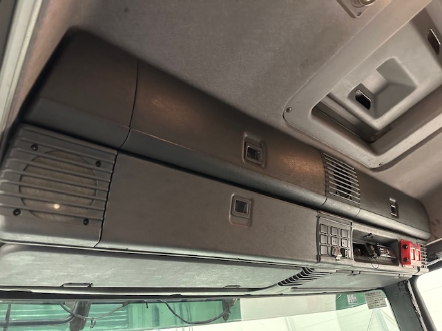 Scania P94 260 10 Tyre Sleeper Cab Flatbed