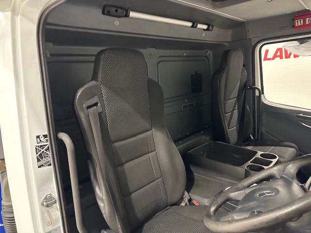 Mercedes 1824 4×2 Day Cab Curtainsider