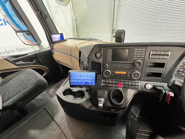 Mercedes Actros 2530 Rear Lift Sleeper Cab Curtainsider