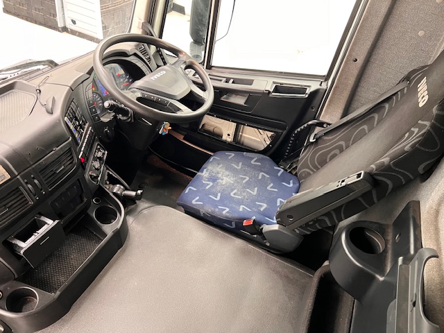 Iveco Stralis 310 AT 6×2 Box Van