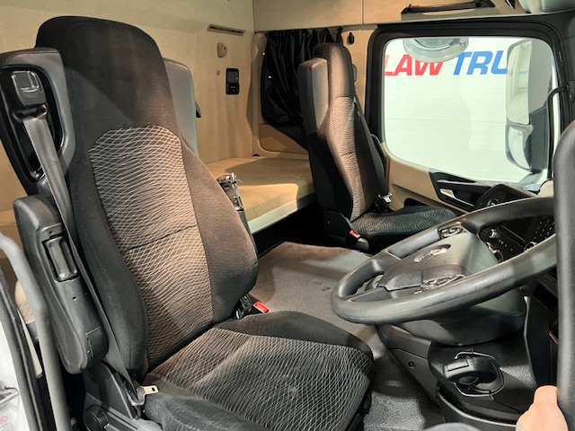 Mercedes Actros 1824 4×2 Sleeper Cab Box Van