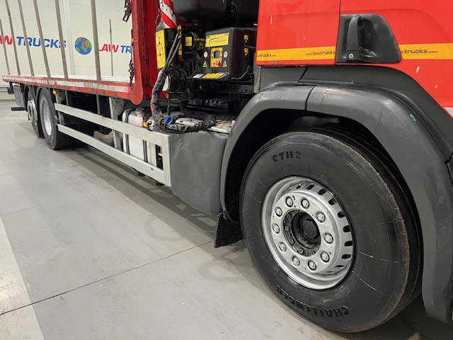 Scania P280 6×2 Rear Lift Flatbed with Crane