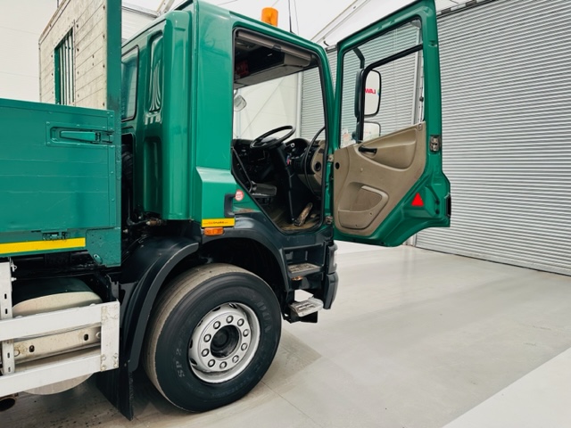 DAF CF75 310 Rear Lift Day Cab Dropside Brick Grab