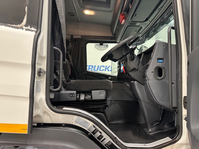 Scania P250 4×2 Sleeper Cab Curtainsider