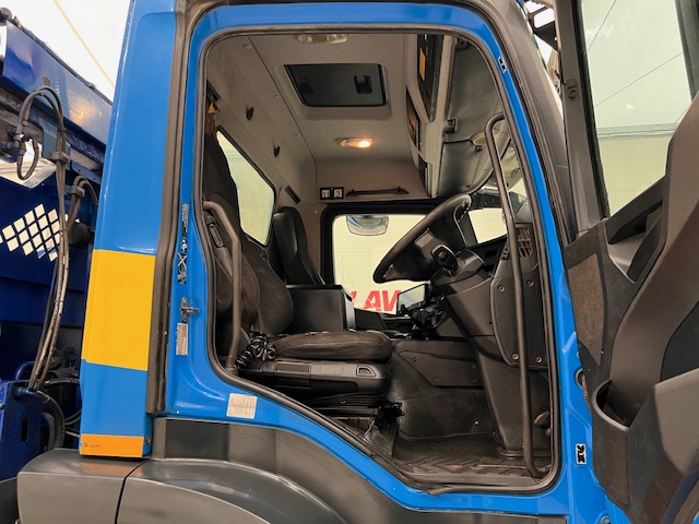 Mercedes Arocs 1824 Day Cab Skip Loader