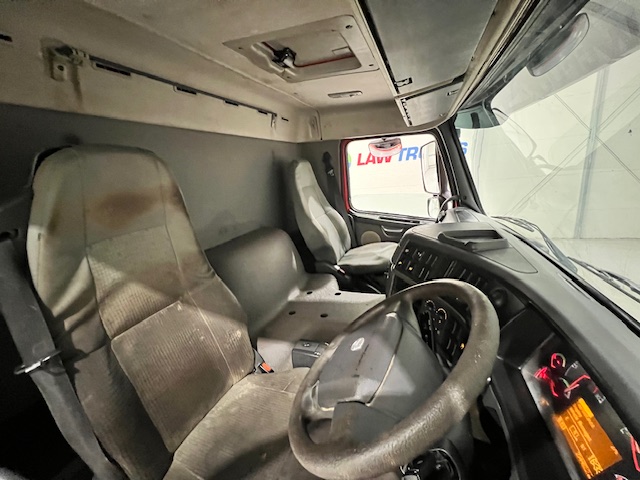 Volvo FM12 340 8×4 Day Cab Chassis Cab