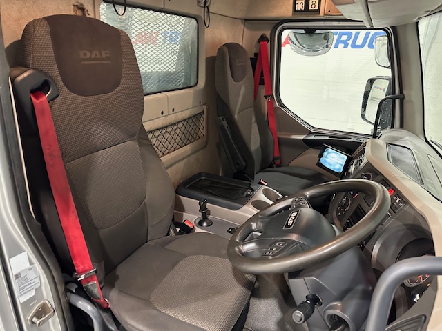 DAF LF 220 Day Cab Skip Loader