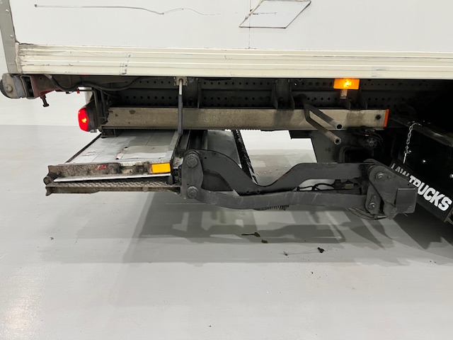 Mercedes Antos 1827 Day Cab Fridge Box