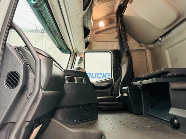 Iveco Stralis 450 4×2 Tractor Unit