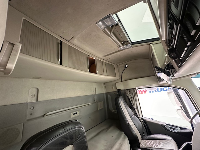 Volvo FH 460 6×2 Midlift Tractor Unit