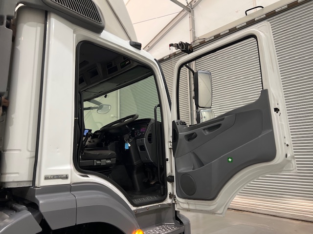 Mercedes Axor 1824 Day Cab Curtainsider