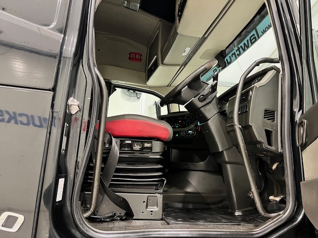 Volvo FH 500 6×2 Midlift Tractor Unit Safari Edition