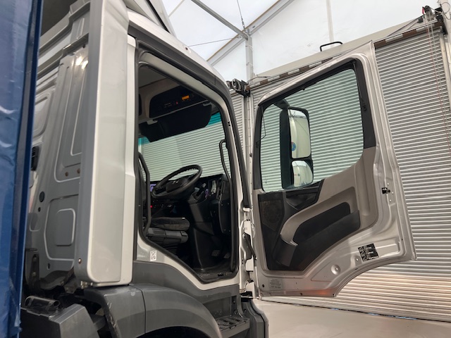 Mercedes Actros 2530 6×2 Day Cab Curtainsider