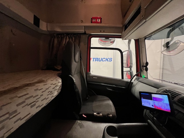 DAF CF 290 6×2 Rear Lift Sleeper Cab Curtainsider