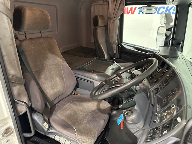 Scania P94 230 4×2 Sleeper Cab Flatbed