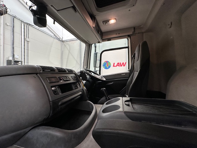 DAF  CF 290 6×2 Rear Steer Fridge Box