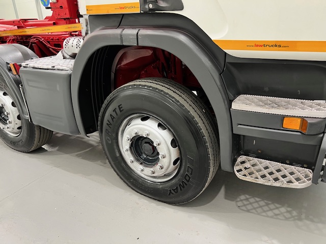 Scania P370 8×4 Rest Cab Hookloader Manual