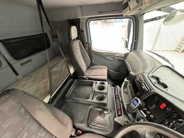 Mercedes Axor 2529 Rear Lift Sleeper Cab Box Van
