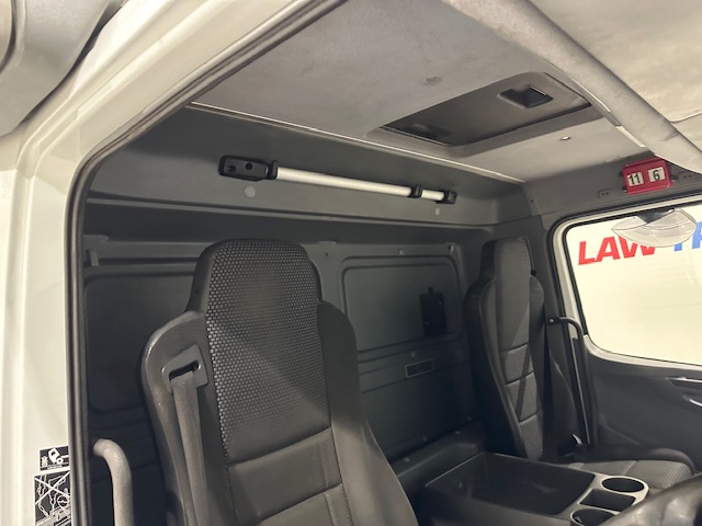 Mercedes 1824 4×2 Day Cab Curtainsider