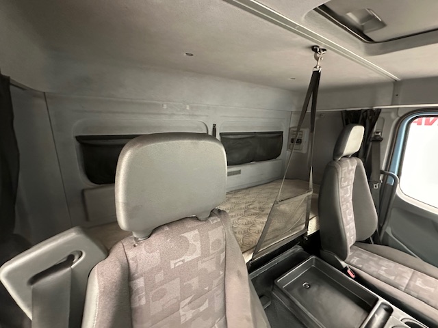 Mercedes Axor 2529 Rear Lift Sleeper Cab Box Van