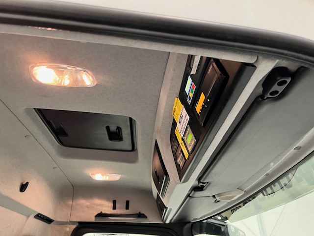 Mercedes Antos 1827 Day Cab Fridge Box