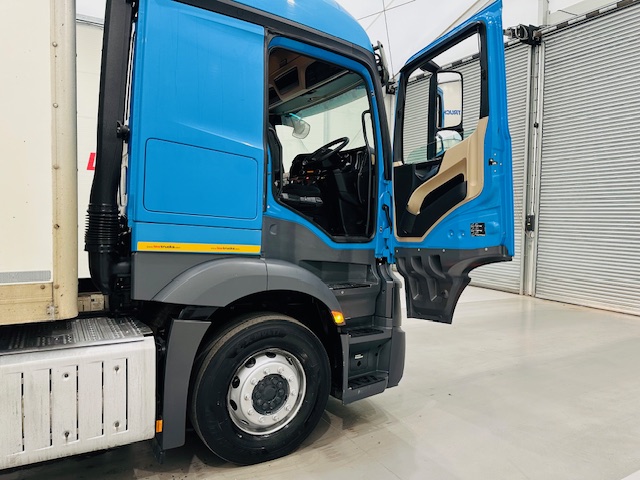 Mercedes Actros 1830 Sleeper Curtainsider Box Van