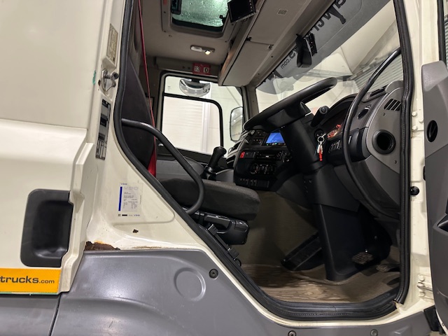 DAF CF 370 6×2 Rear Lift Dropside Brick Grab Manual