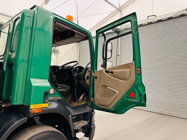 DAF CF75 310 Rear Lift Day Cab Dropside Brick Grab