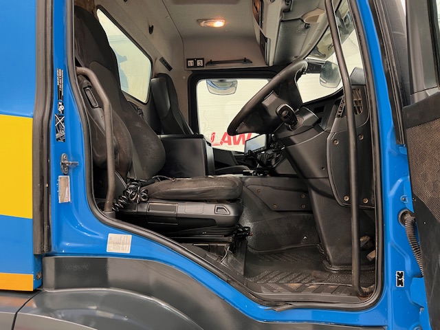 Mercedes Arocs 1824 Day Cab Skip Loader
