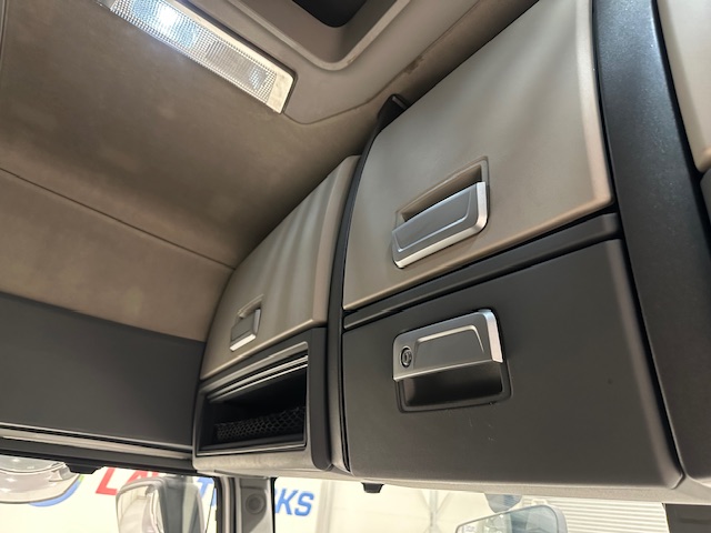 Renault T460 6×2 Midlift Tractor Unit