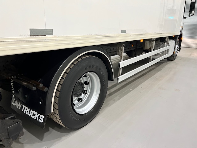 Mercedes Antos 1827 Day Cab Fridge Box