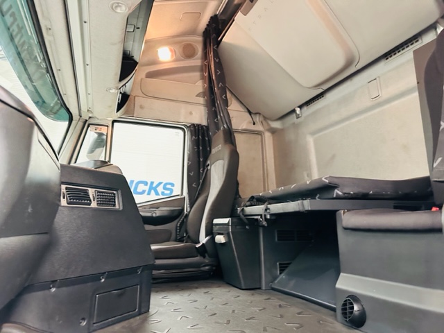 Iveco Stralis 450 4×2 Tractor Unit