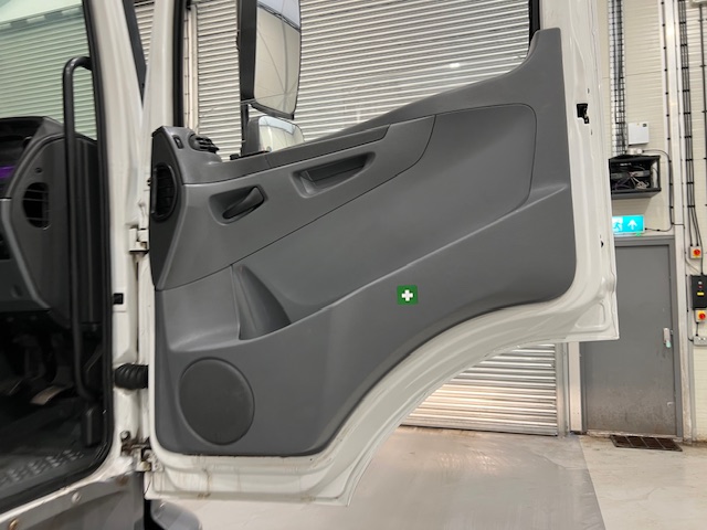 Mercedes Axor 1824 Day Cab Curtainsider