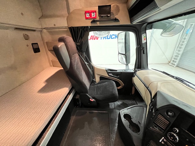 Mercedes Actros 1824 4×2 Sleeper Cab Curtainsider
