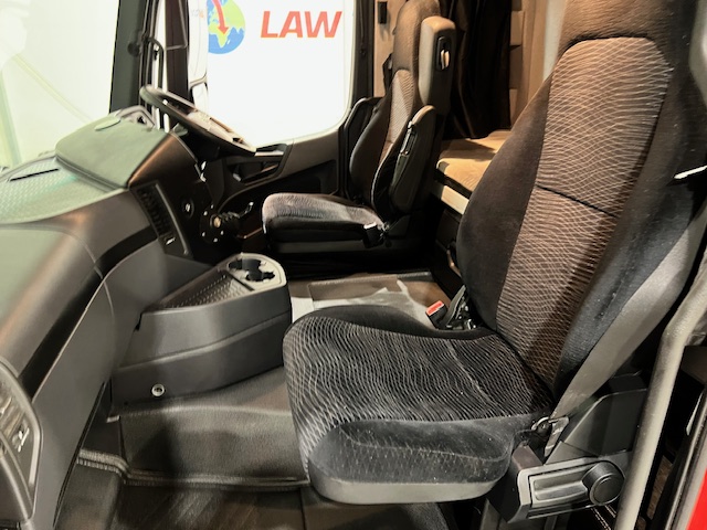 Mercedes Actros 2533 6×2 Sleeper Cab Curtainsider