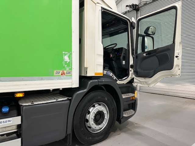 Scania P280 6×2 Rear Lift Day Cab Fridge Box