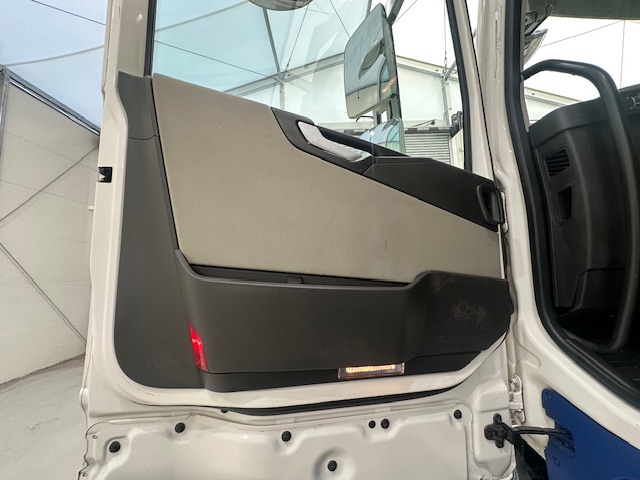Volvo FH 500 6×2 Midlift Tractor Unit